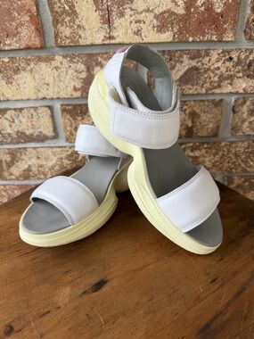 Sorel Explorer Blitz Stride Sandal Women’s Size 7 Very Good!